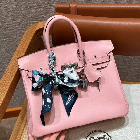 Classic Hermes Bag: A Stylish and Versatile Choice for Elegance - Picture 1 of 6